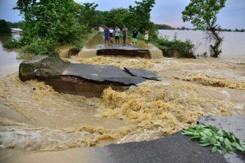 تشدید سیلاب های ویرانگر در شمال شرق هند
