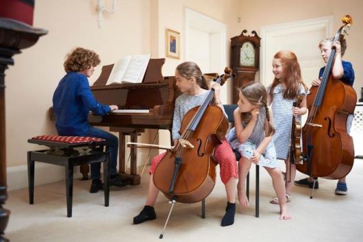 چطور بچه ها را برای نواختن پیانو تشویق کنیم