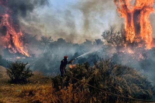گرما در اروپا ثبت ده ها آتش سوزی جنگلی در یونان