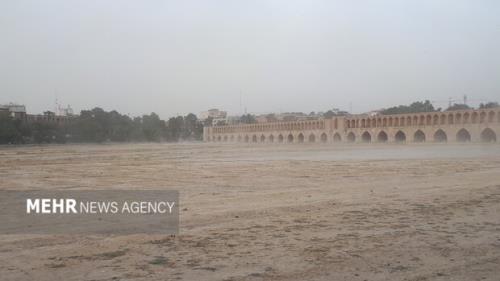 توفان گردوخاک اصفهان را درنوردید