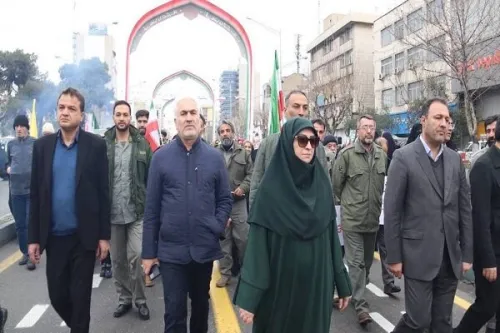 حضور رئیس سازمان حفاظت محیط زیست در راهپیمایی بیست و دوی بهمن