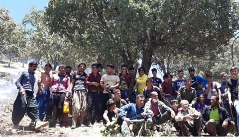 اهالی دیشموك با لباس تنشان آتش را خاموش كردند