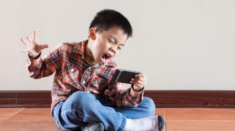 كتاب مولفه های درمان بیش فعالی به نگارش دكتر عظیم دارایی